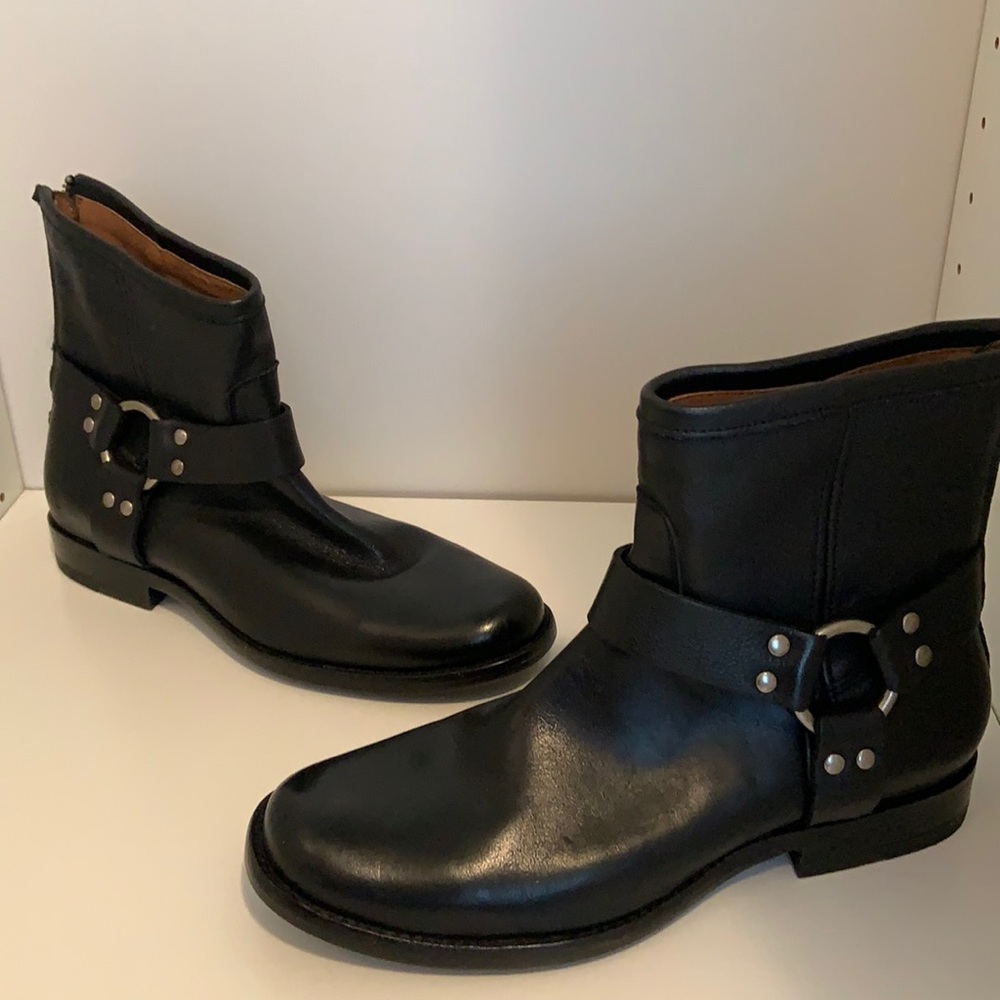 Frye black leather Portia harness low boot NWOT